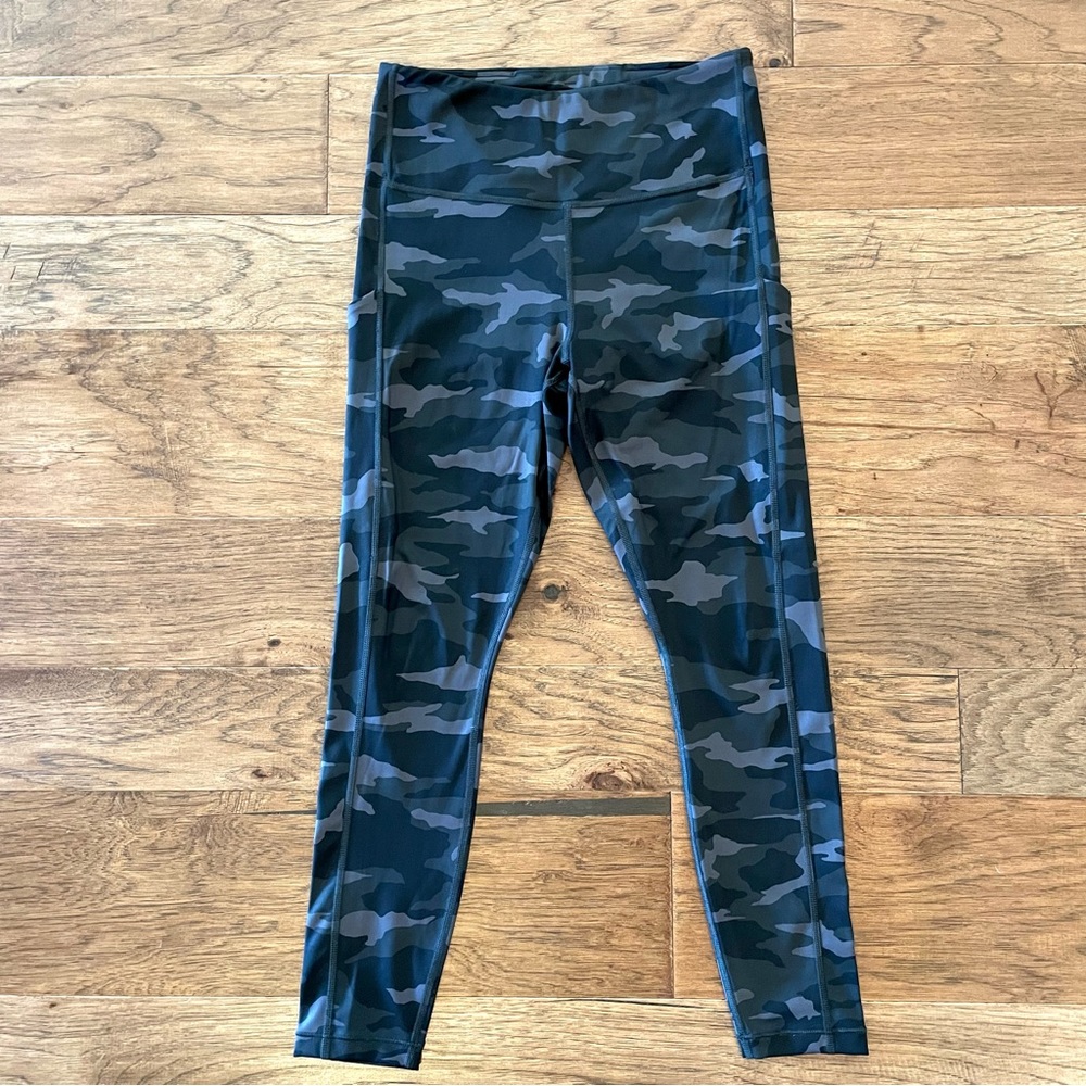 Athleta New Ultimate Stash Pocket 7/8 Camo Tight!! NWOT - Picture 2 of 8